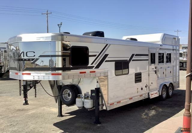 2023 SMC 3 HORSE LIVING QUARTER TRAILER WITH 10FT SHORT WALL & NO SLIDEOUT
