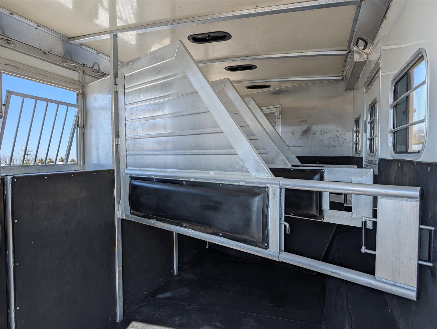 Used Gooseneck Horse Trailer 2005 Hart Horse Trailers 4H 12' LQ - Image 9