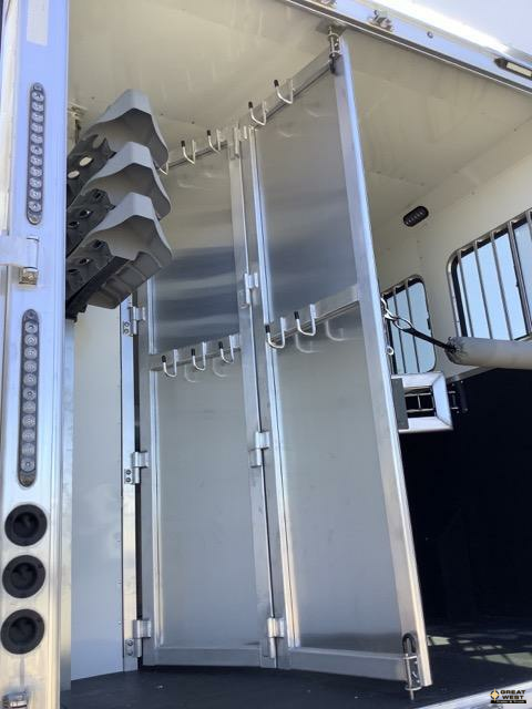 2023 SMC 3 HORSE LIVING QUARTER TRAILER WITH 10FT SHORT WALL & NO SLIDEOUT - Image 7