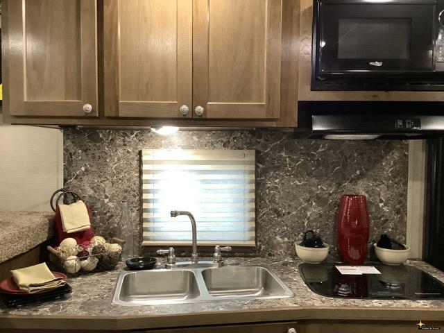 2023 SMC 3 HORSE LIVING QUARTER TRAILER WITH 10FT SHORT WALL & NO SLIDEOUT - Image 5